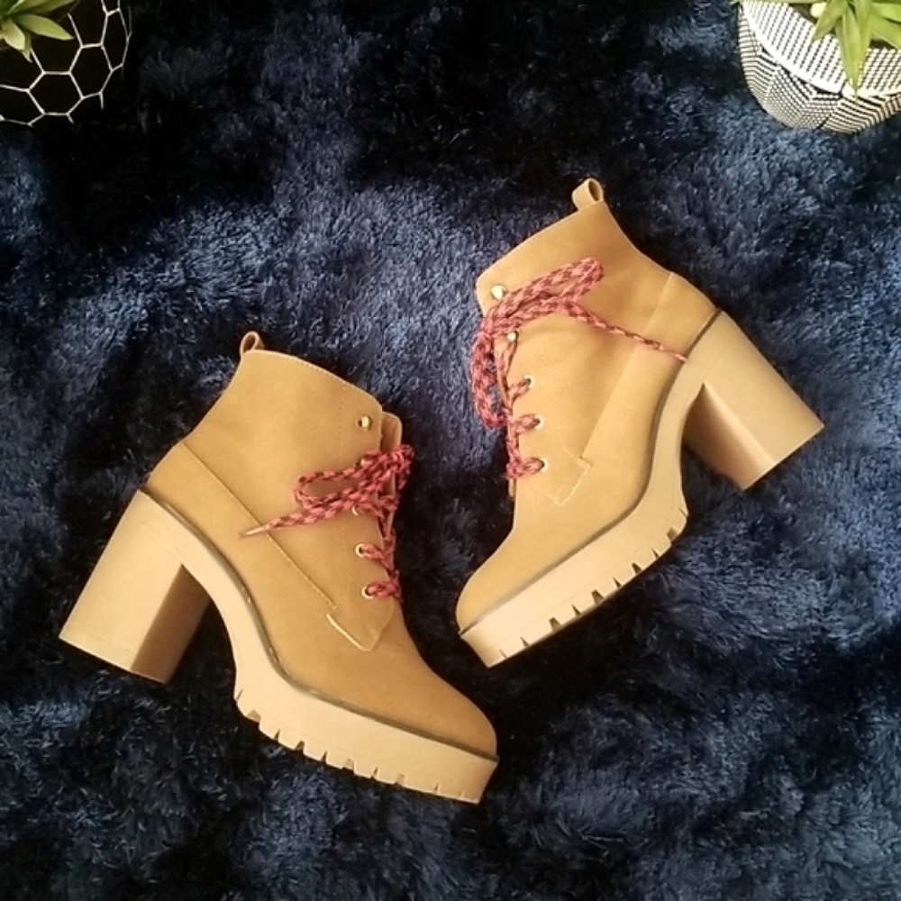 ❗DONATING IF NOT SOLD TODAY❗ Forever21 Tan Laced Boots